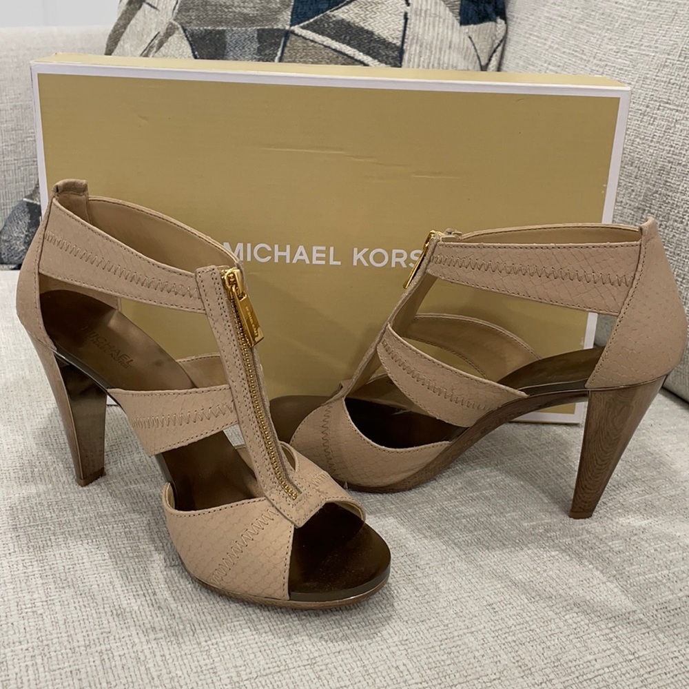 Heel shoe